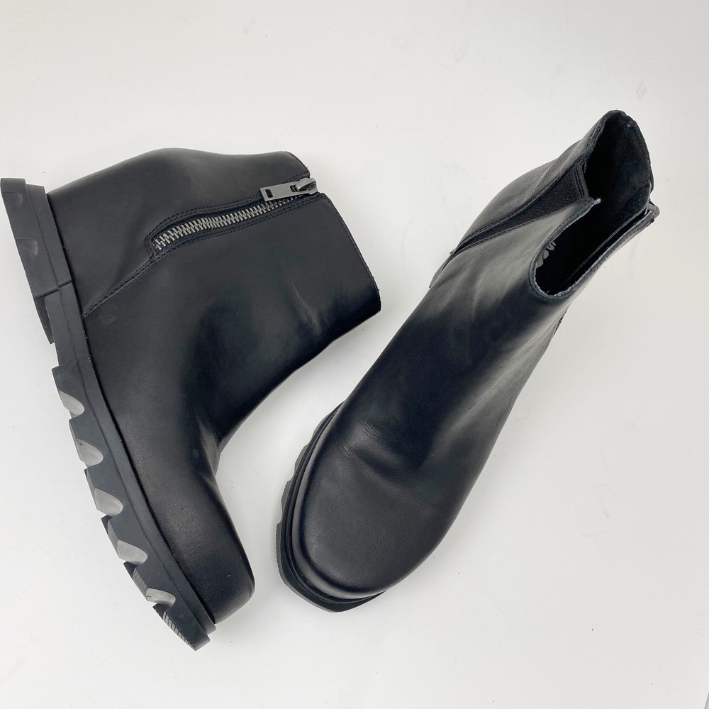 Sorel Black Leather Joan of Arctic III Boot Lace-less wedge booties